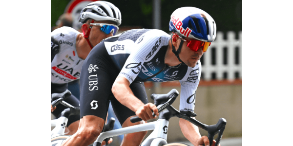 Pidcock geeft nooit op, klaar voor de tweede helft van de Giro d'Italia Pidcock geeft nooit op, klaar voor de tweede helft van de Giro d'Italia