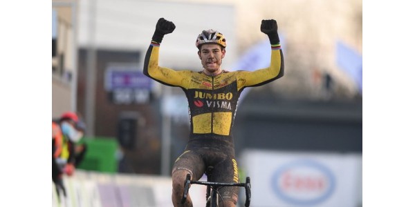Van Aert wint opnieuw in Booms seizoen