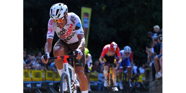 Van Avermaet verrast hem door de top drie binnen te stormen Van Avermaet verrast hem door de top drie binnen te stormen