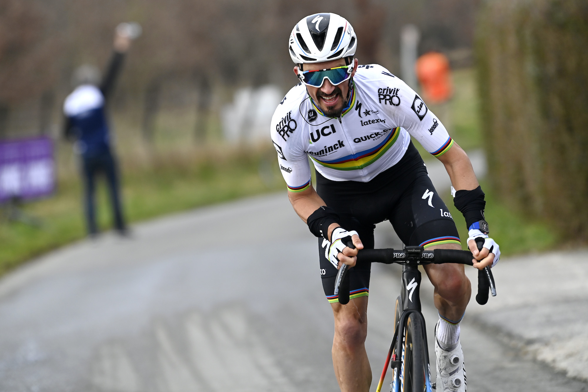 Alaphilippe stopt met race, Jakobsen neemt het over