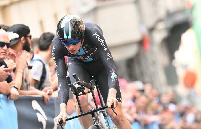 Thymen Arensman dient Team INEOS voor de komende twee jaar