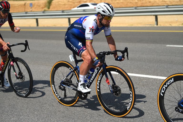 Mark Cavendish hervat race na aanrijding